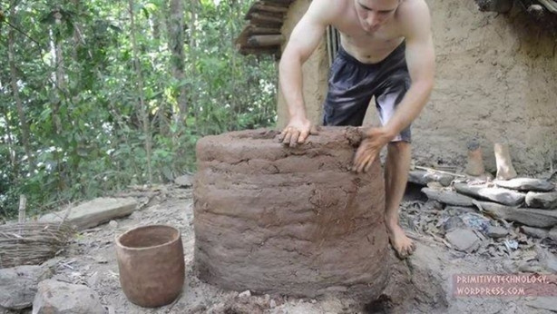 Foto - Doğadaki malzemelerden fırın yaptı!