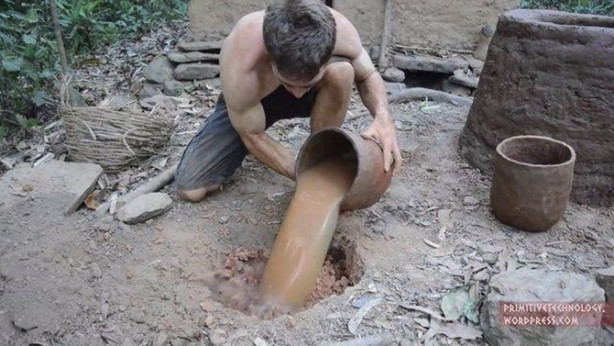 Foto - Doğadaki malzemelerden fırın yaptı!