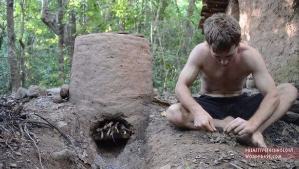 Foto - Doğadaki malzemelerden fırın yaptı!