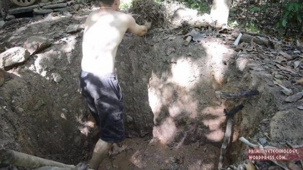 Foto - Doğadaki malzemelerden fırın yaptı!