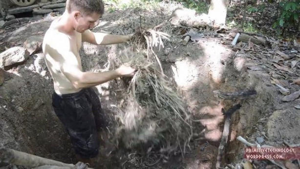Foto - Doğadaki malzemelerden fırın yaptı!