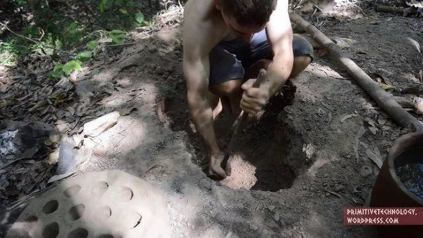 Foto - Doğadaki malzemelerden fırın yaptı!