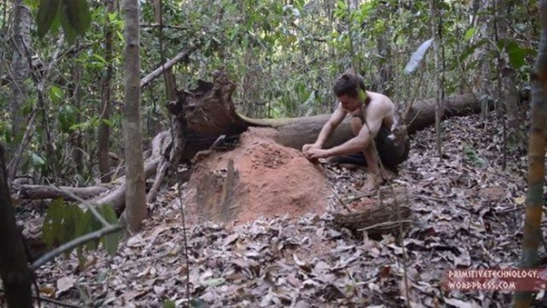 Foto - Doğadaki malzemelerden fırın yaptı!