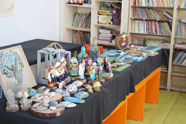 Foto - Doğadan toplanıyor, oyuncak bebek oluyor