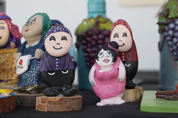 Foto - Doğadan toplanıyor, oyuncak bebek oluyor