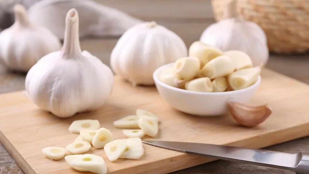 Foto - Doğal antibiyotik diyorduk ama…! Yemeğe sarımsak ekleyenler bir kez daha düşünün