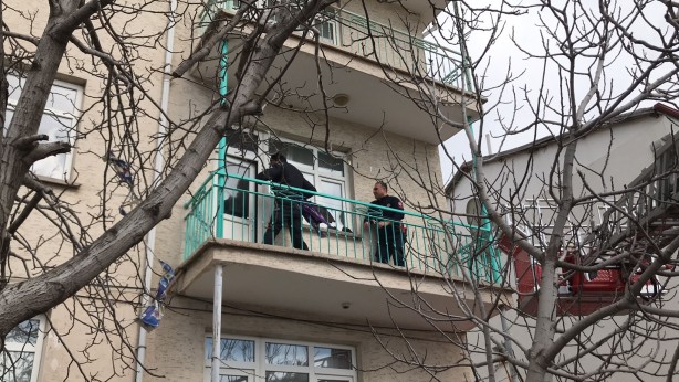 Foto - Doğal gaz kaçağı için eve giren polis dehşetle karşılaştı