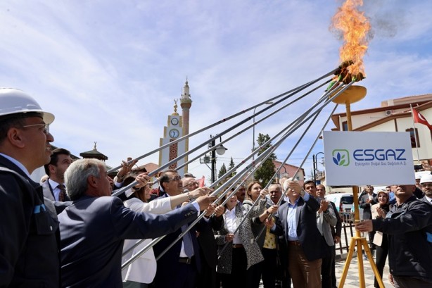 Doğal gaza kavuşan ilçede meşale yakıldı