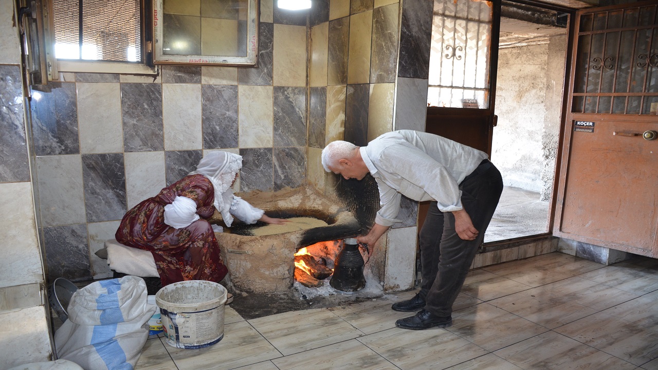 Foto - Doğal lezzetin sırrı! Su değirmeninde susamdan tahine yolculuk