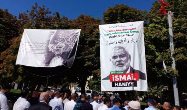 Foto - Doğan Aydal, Yeniden Refah Partisi'ni esir aldı! Ayet yırtılarak indirildi