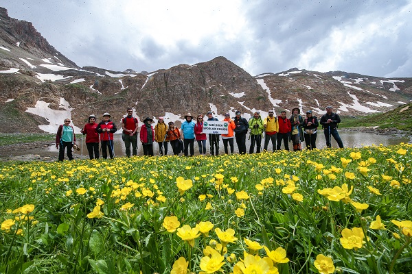 Foto - Doğaseverler buzul gölünü keşfetti