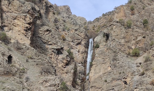 Doğaseverlerin vazgeçilmez rotası: Celkan Şelalesi