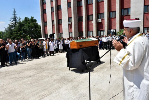 Foto - Doğduğu hastanede görev yapıyordu! Genç doktordan acı haber