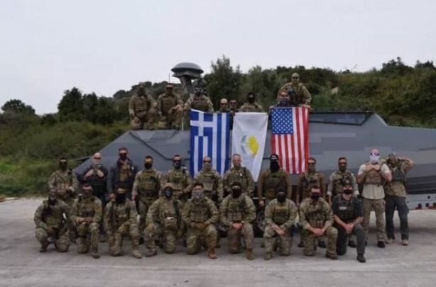 Foto - Önce geçen yaz mevsiminden bu yana Yunanistan'ın müttefikleriyle Türkiye'ye karşı karargahına dönüşen Girit'ten bir kare fotoğraf yayınlandı. 