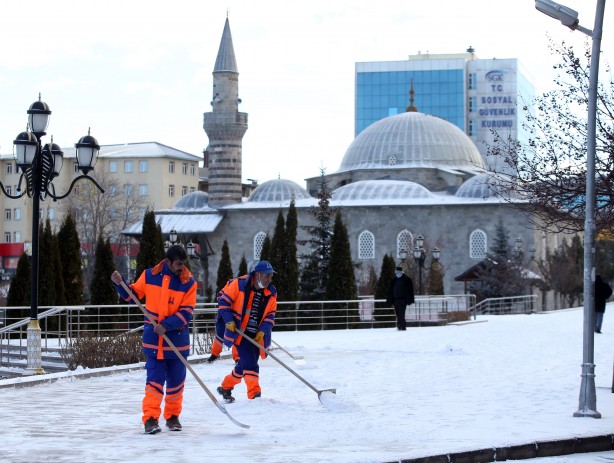 Foto - Doğu Anadolu gelinliğini giydi