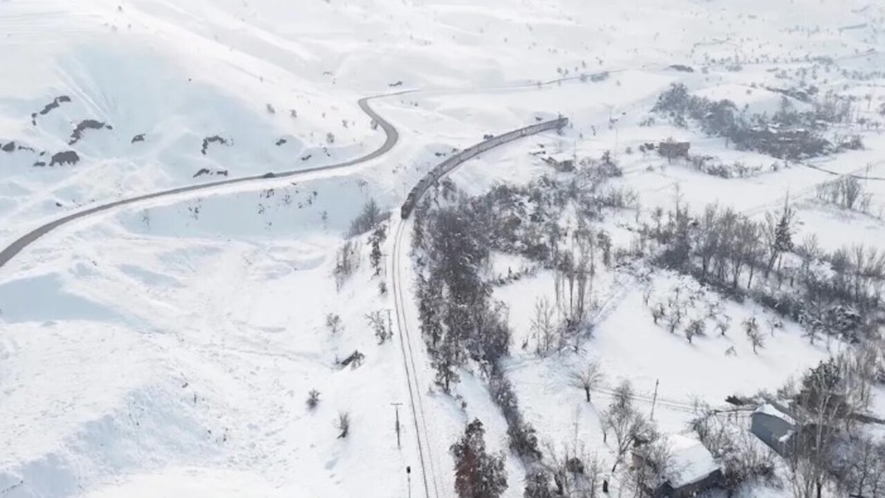 Foto - Doğu Ekspresi’nin etkileyen yolculuğu! Karlar içinde masal gibi bir manzara
