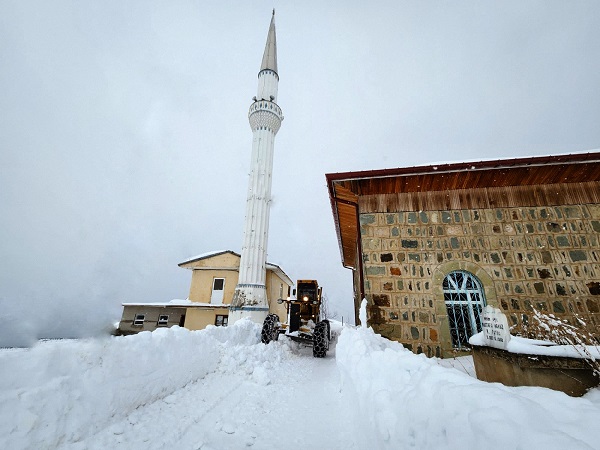 Foto - Doğu Karadeniz’de 125 köy yolu kapandı