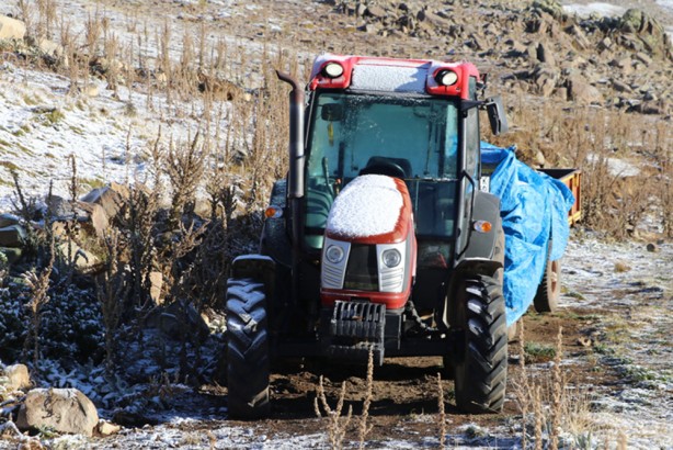 Foto - Doğu Karadeniz'in yüksek rakımlı yaylalarına kar yağdı
