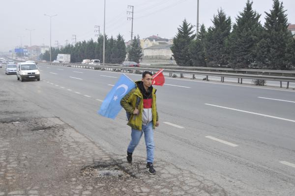 Doğu Türkistan için İstanbul'dan Ankara'ya yürüyor