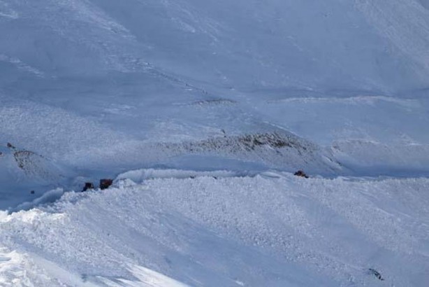 Foto - Doğu'da yoğun mücadele: Düşen çığ temizlendi