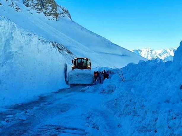 Foto - Doğu'da yoğun mücadele: Düşen çığ temizlendi
