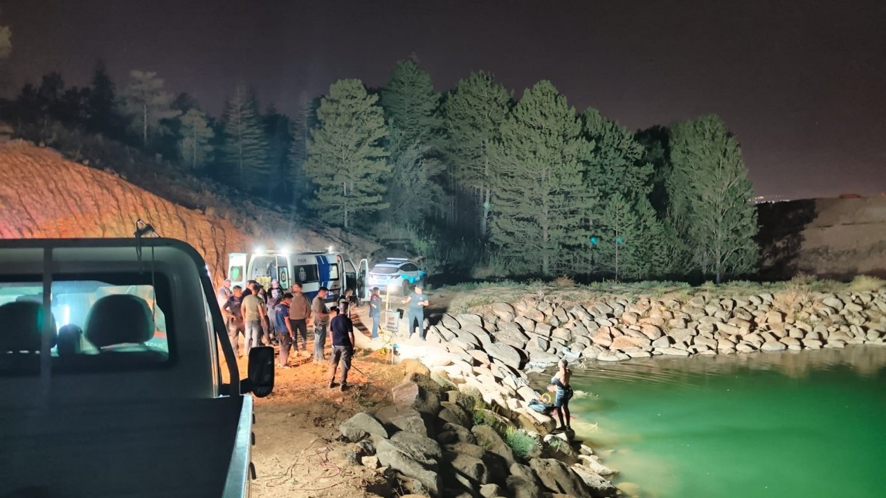 Doğum gününü kutladıktan sonra girdiği gölette can verdi!