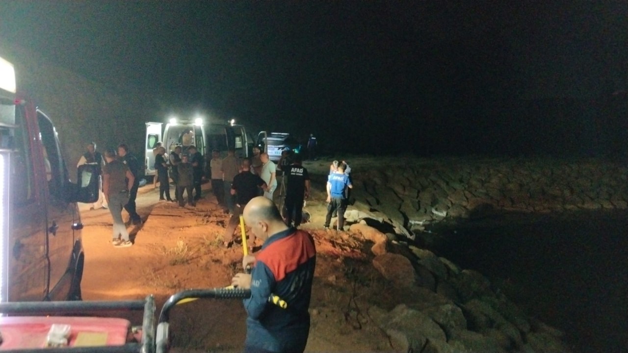 Foto - Doğum gününü kutladıktan sonra girdiği gölette can verdi!