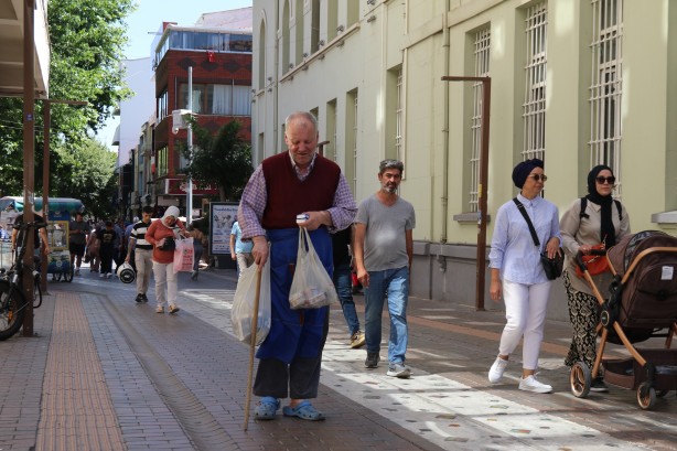 Foto - Doğuştan görme engelli işportacının büyük azmi! Mendil satarak 2 ev aldı 3 çocuk büyüttü