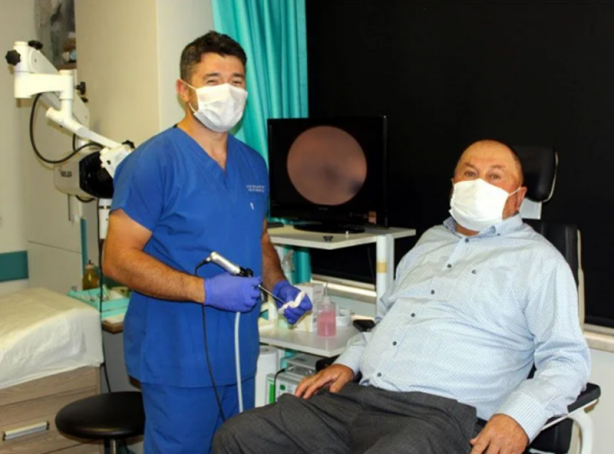 Foto - Doktor kulağından canlı canlı sinek çıkardı! Hayatının şokunu yaşadı