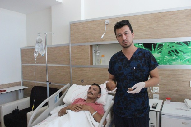 Foto - Doktorlar bile şaşkına döndü! Mesanesinden 1 kilo taş çıktı