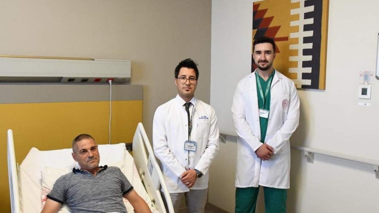 Doktorlar bile şaştı kaldı! Bakın böbreğinden kaç tane taş çıktı