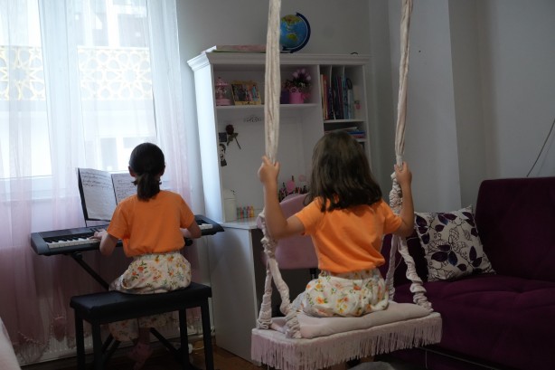 Foto - Doktorlar yaşamaz demişti! Küçük Nursima yeteneğiyle kendine hayran bırakıyor