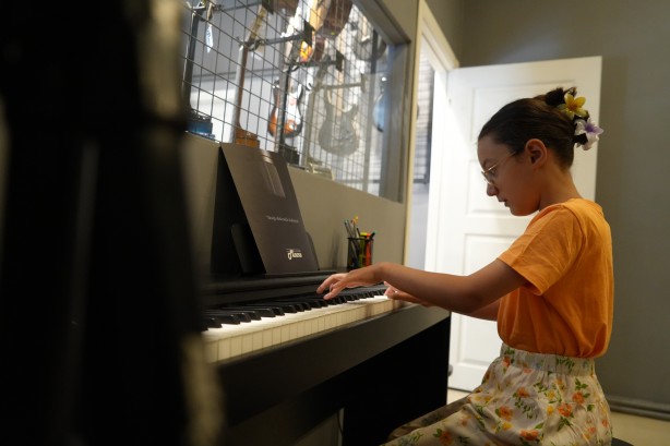 Foto - Doktorlar yaşamaz demişti! Küçük Nursima yeteneğiyle kendine hayran bırakıyor