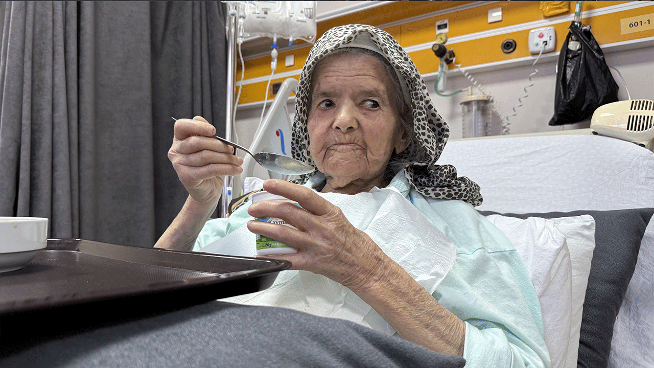 Foto - Doktorları bile şok eden hasta! 28 hurma ve 35 zeytin çekirdeği, 5 tane taş...