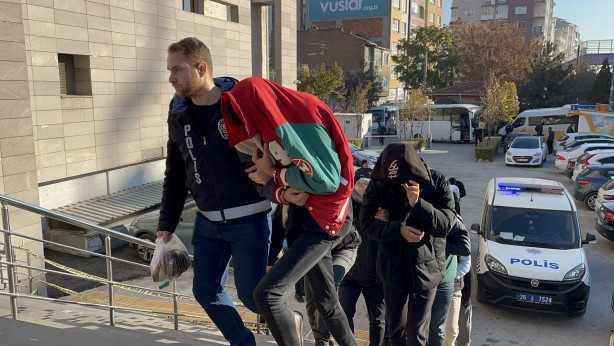 Foto - Dolandırıcılık zanlısı kadınlardan ilginç işaret ve sözler