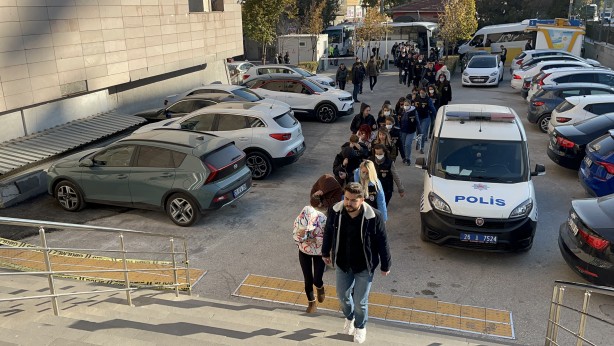 Foto - Dolandırıcılık zanlısı kadınlardan ilginç işaret ve sözler