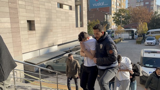 Foto - Dolandırıcılık zanlısı kadınlardan ilginç işaret ve sözler