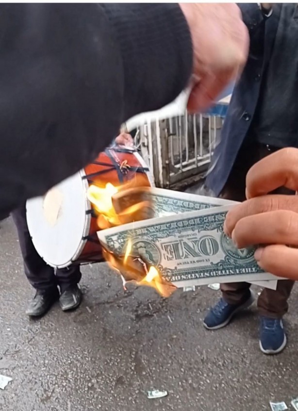 Foto - Dolar düşünce bir şehir sokağa döküldü! Bakın ne yaptılar