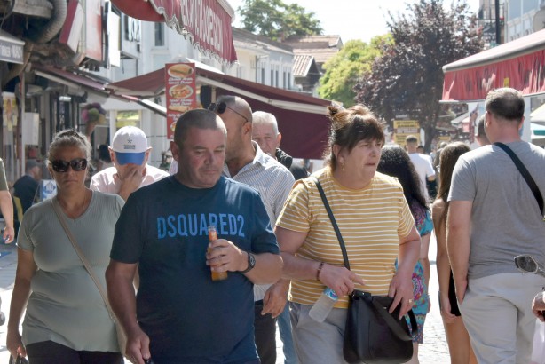 Foto - Dolar ve Euro artınca Türkiye'ye akın ettiler! Arabaların bagajlarını doldurup doldurup gidiyorlar