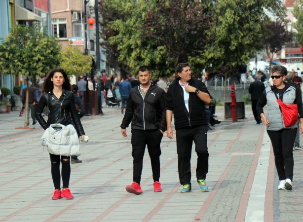 Foto - Dolar ve Euro artınca Türkiye'ye akın ettiler! Arabaların bagajlarını doldurup doldurup gidiyorlar