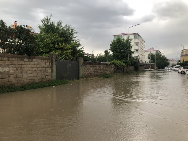 Foto - Dolu birden bastırdı! Sağanak sele neden oldu