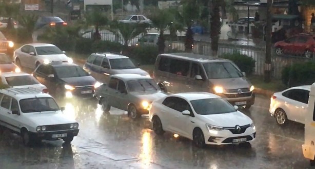 Foto - Dolu ve sağanak yağışın vurduğu Mersin'de hayat durma noktasına geldi