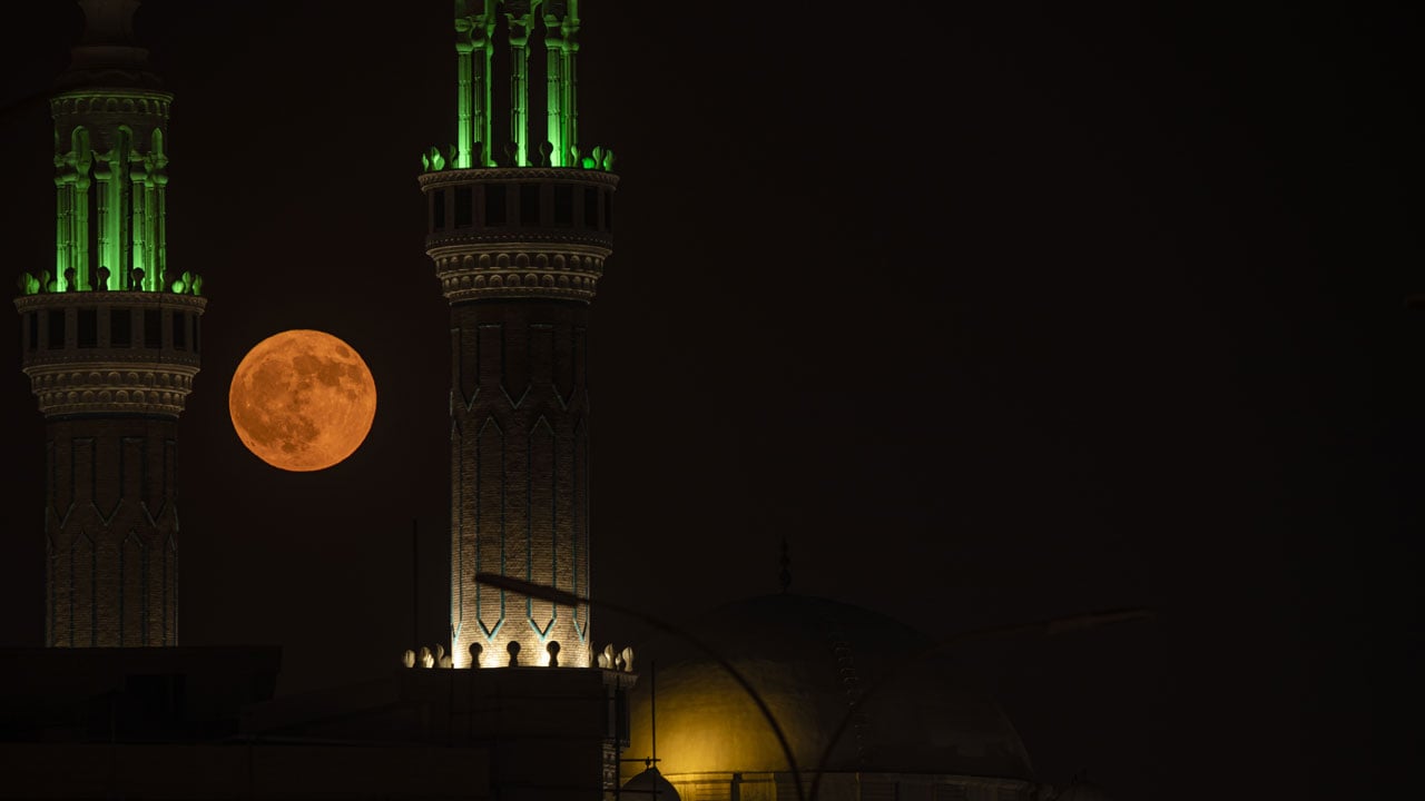 Dolunay minareyle aynı karede buluştu! Erbil’de kartpostallık görüntü