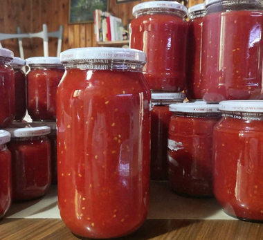 Domates yiyenler, evinde domates konservesi yapmak isteyenler için: tuz ve yağ koyulur mu? Tüyo buymuş