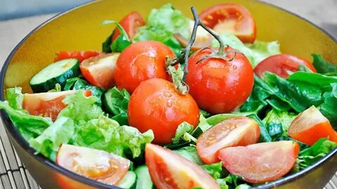 Domatesi ve salatalığı aynı anda yiyenler dikkat! Yıllarca yanlış yapıyormuşuz