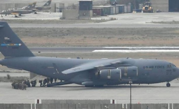 'Domuz' yattığı yerden belli olur! ABD askerleri havalimanını bu halde bıraktı