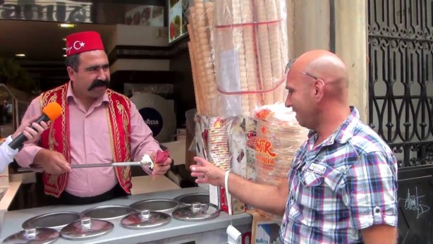 Foto - Dondurmayı kaşıkla yiyenler dikkat! Bu ayrıntı dikkat çekti