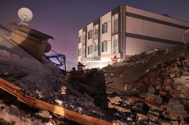 Foto - Dondurucu soğukta kesintisiz arama-kurtarma faaliyeti!