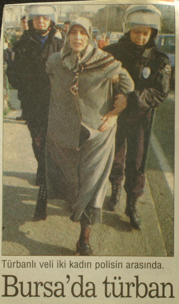 Foto - Dönemin zalimleri başörtüsü yasağını böyle uyguladı