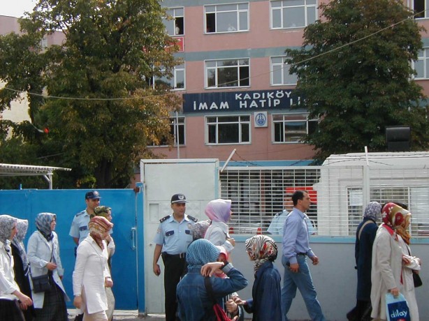 Foto - Dönemin zalimleri başörtüsü yasağını böyle uyguladı